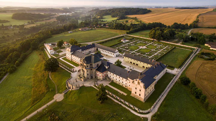 Skvosty Čech a Moravy  - Kuks, Prachovské skály, Jičín